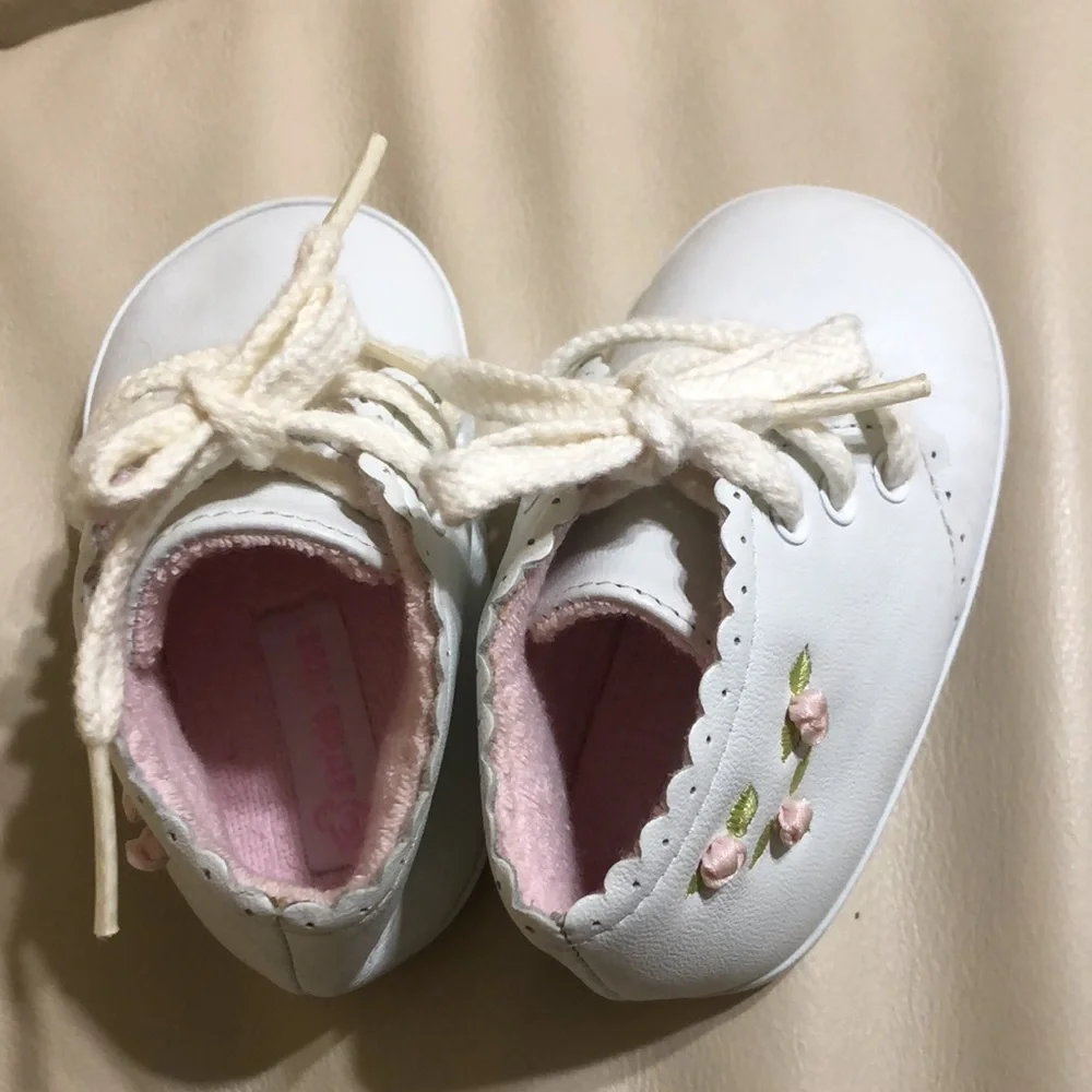 White Leather Baby Shoes with mini tulips